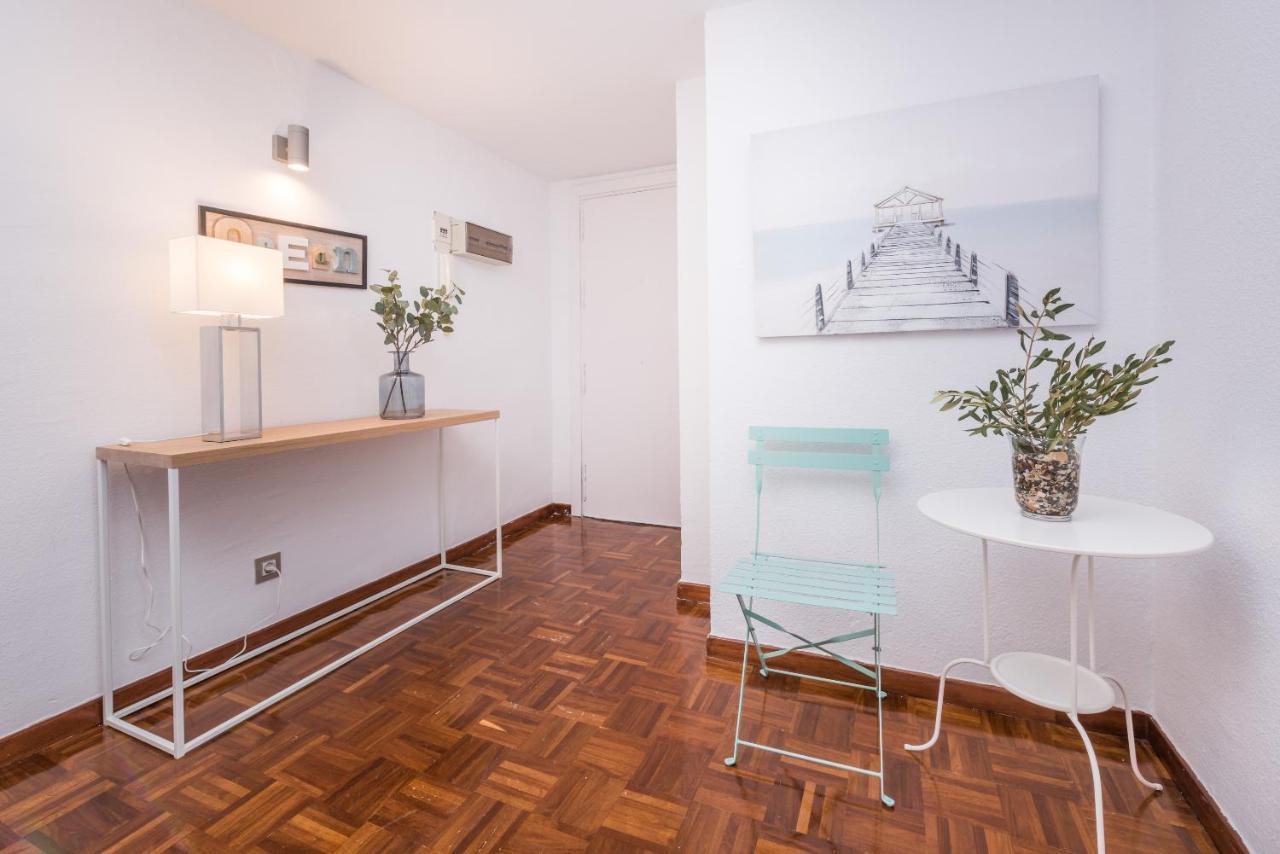 Apartamentos Paseo De La Farola Málaga Dış mekan fotoğraf