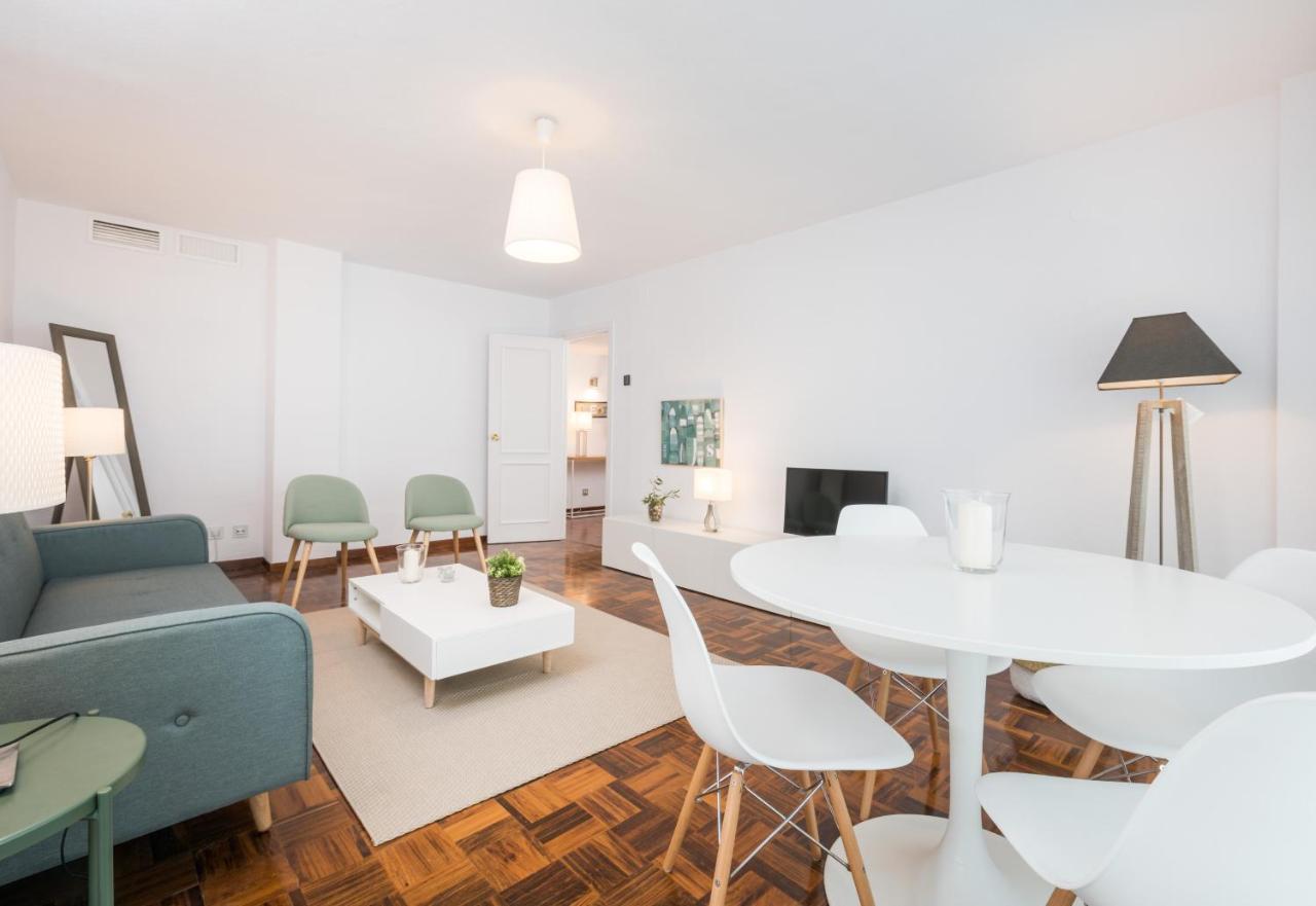 Apartamentos Paseo De La Farola Málaga Dış mekan fotoğraf
